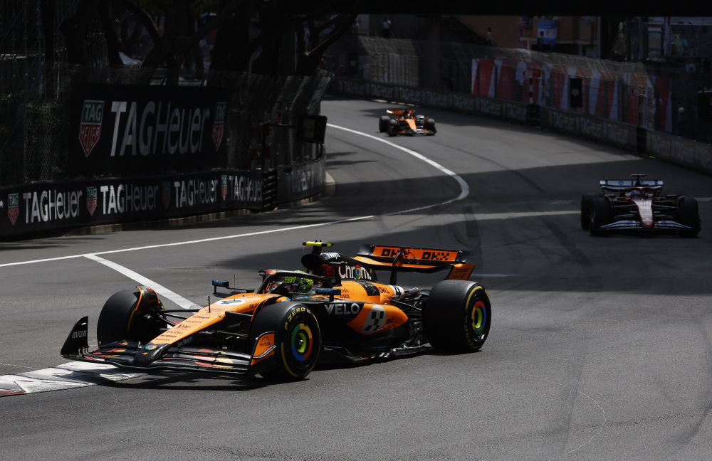 迈凯伦横扫雷诺车队,皮亚斯特里点燃赛场 迈凯伦横扫雷诺车队,皮亚斯特里点燃赛场