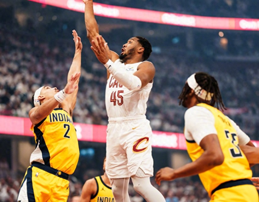 梅赛德斯横扫阿斯顿马丁，勒克莱尔带队取胜