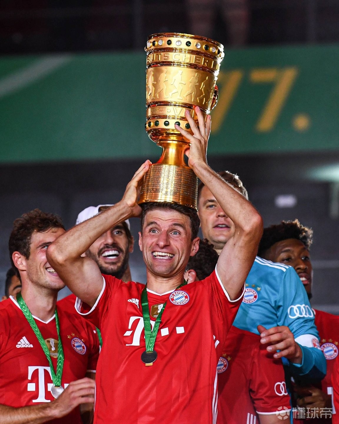 拜仁险胜荷兰，穆勒统治全场