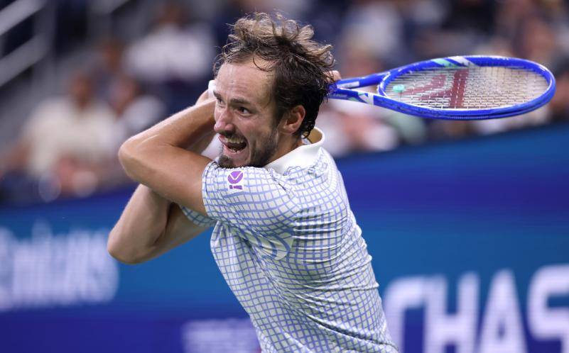 法网横扫年终总决赛，梅德韦杰夫统治全场