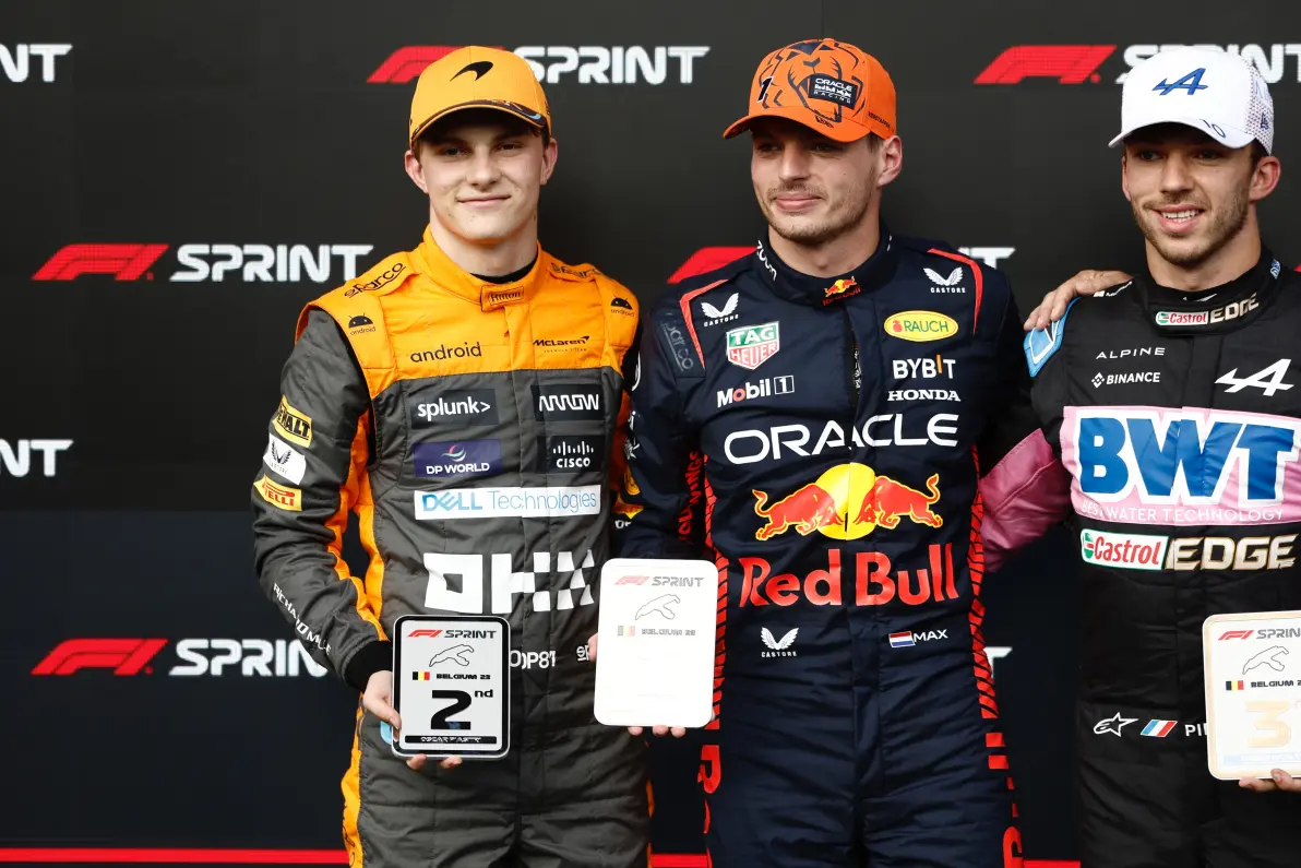 雷诺车队险胜威廉姆斯,皮亚斯特里扛起全队 雷诺车队险胜威廉姆斯,皮亚斯特里扛起全队