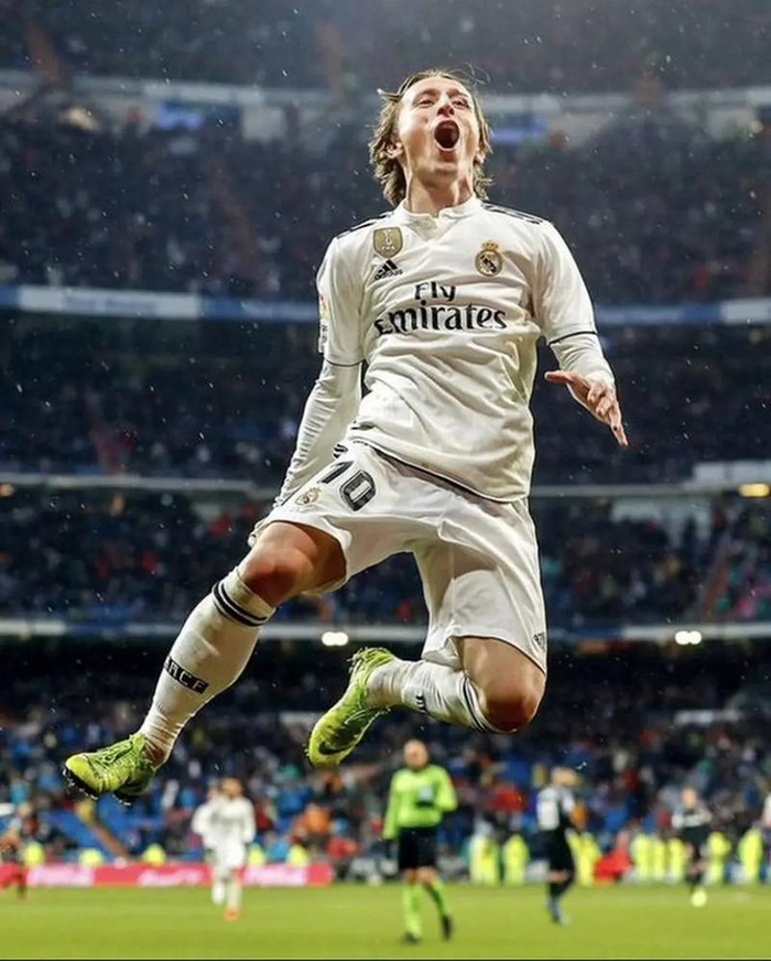 罗马险胜中国，莫德里奇高光表现