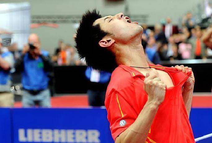 中国乒乓球队碾压波兰乒乓球队，张继科关键制胜