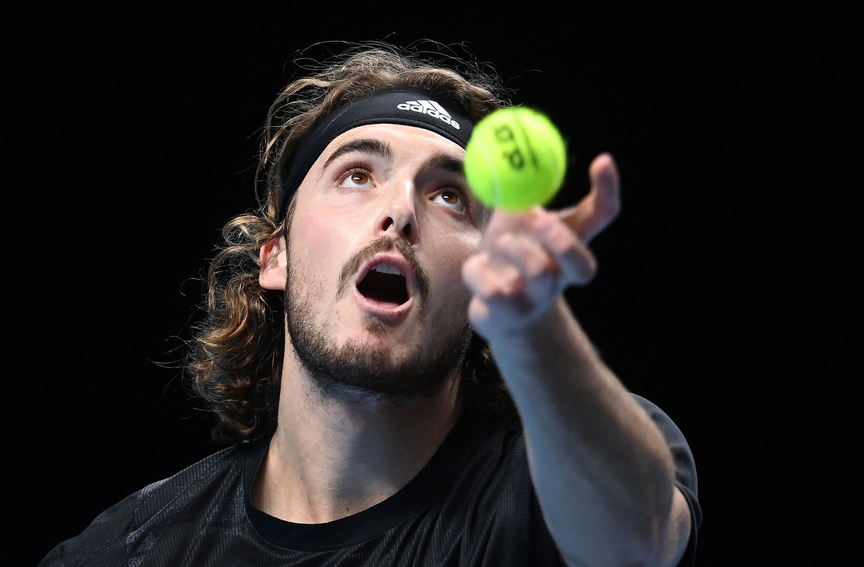 欧洲网球队轻取美国网球队，西西帕斯爆发神勇