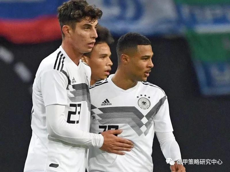 德国队险胜泰国队，黄鸭组合带队取胜