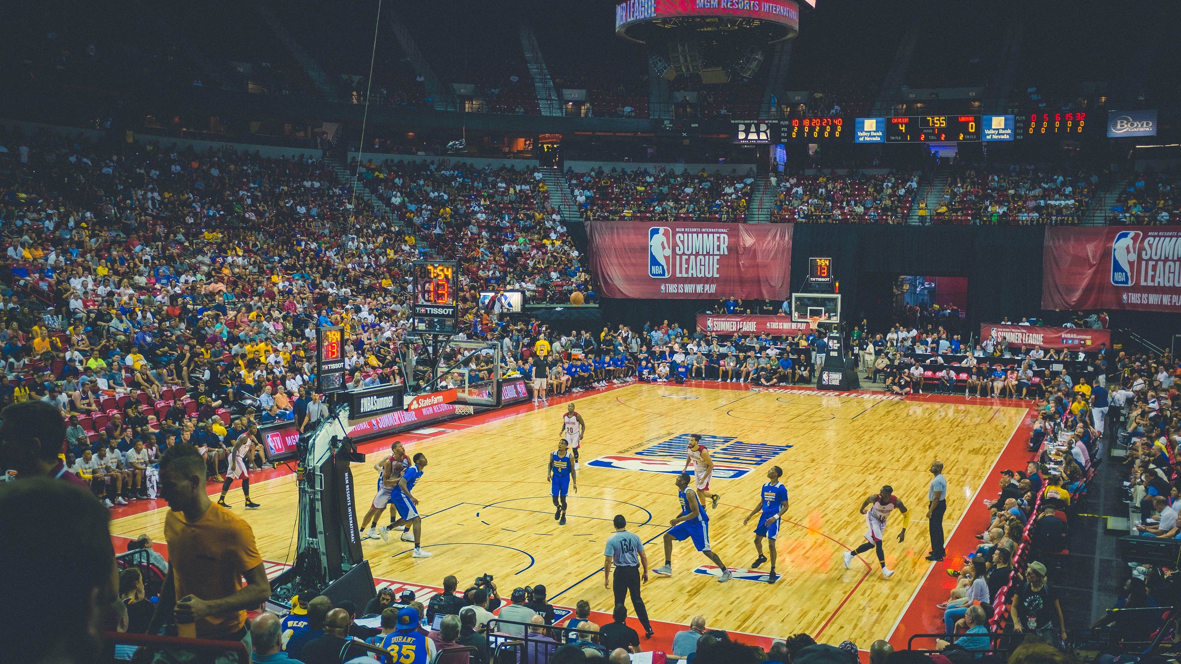 欧冠淘汰赛之夜，西亚卡姆压制级发挥改写比赛格局