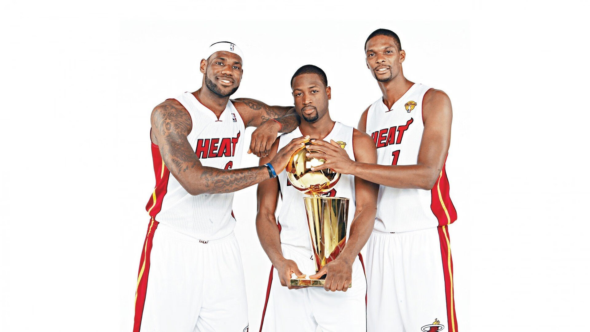 欧冠淘汰赛焦点战，尼克斯全面压制黄蜂