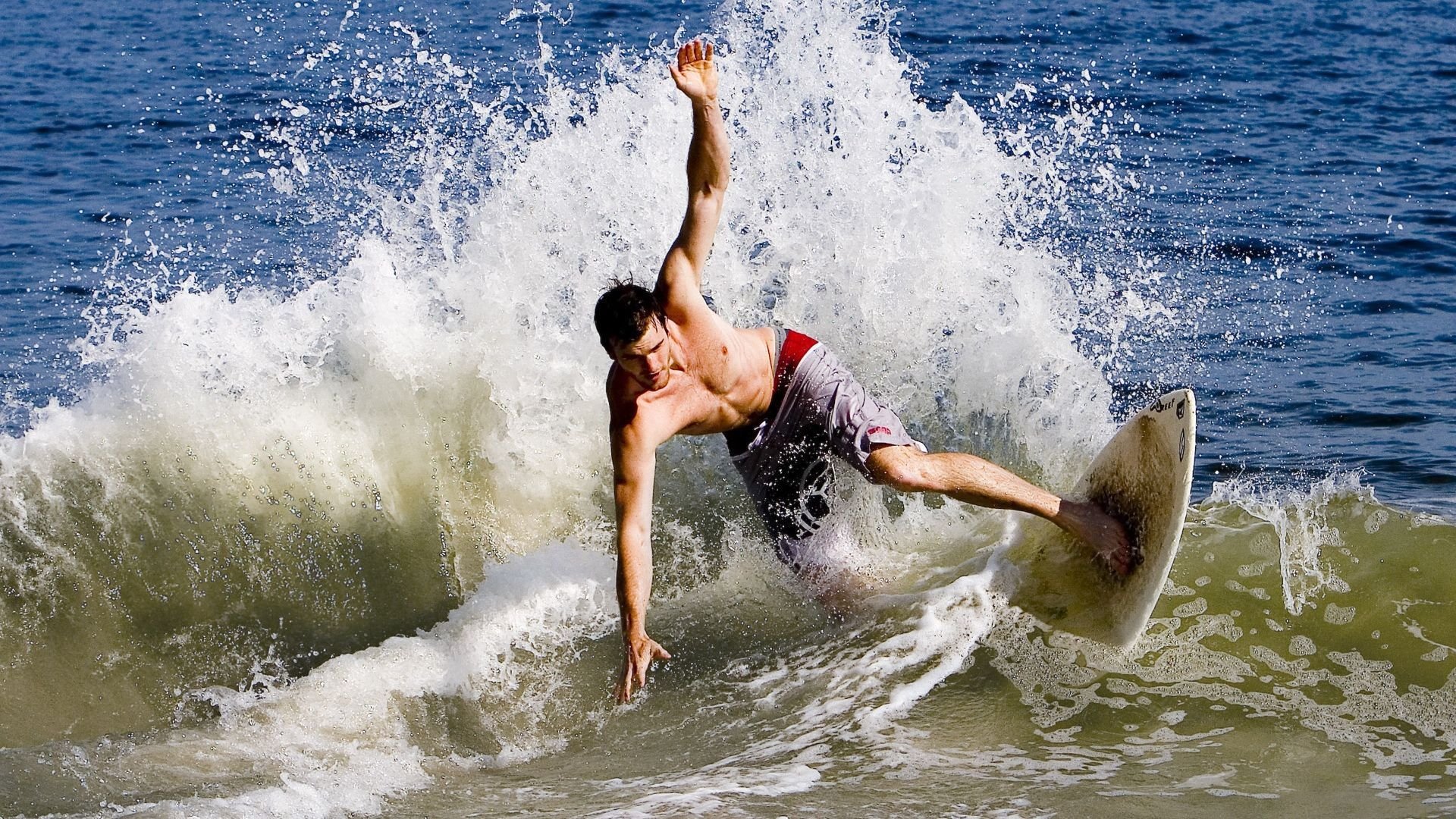 从红土到硬地,兹维列夫扛起全队,美网鏖战法网的意志传承