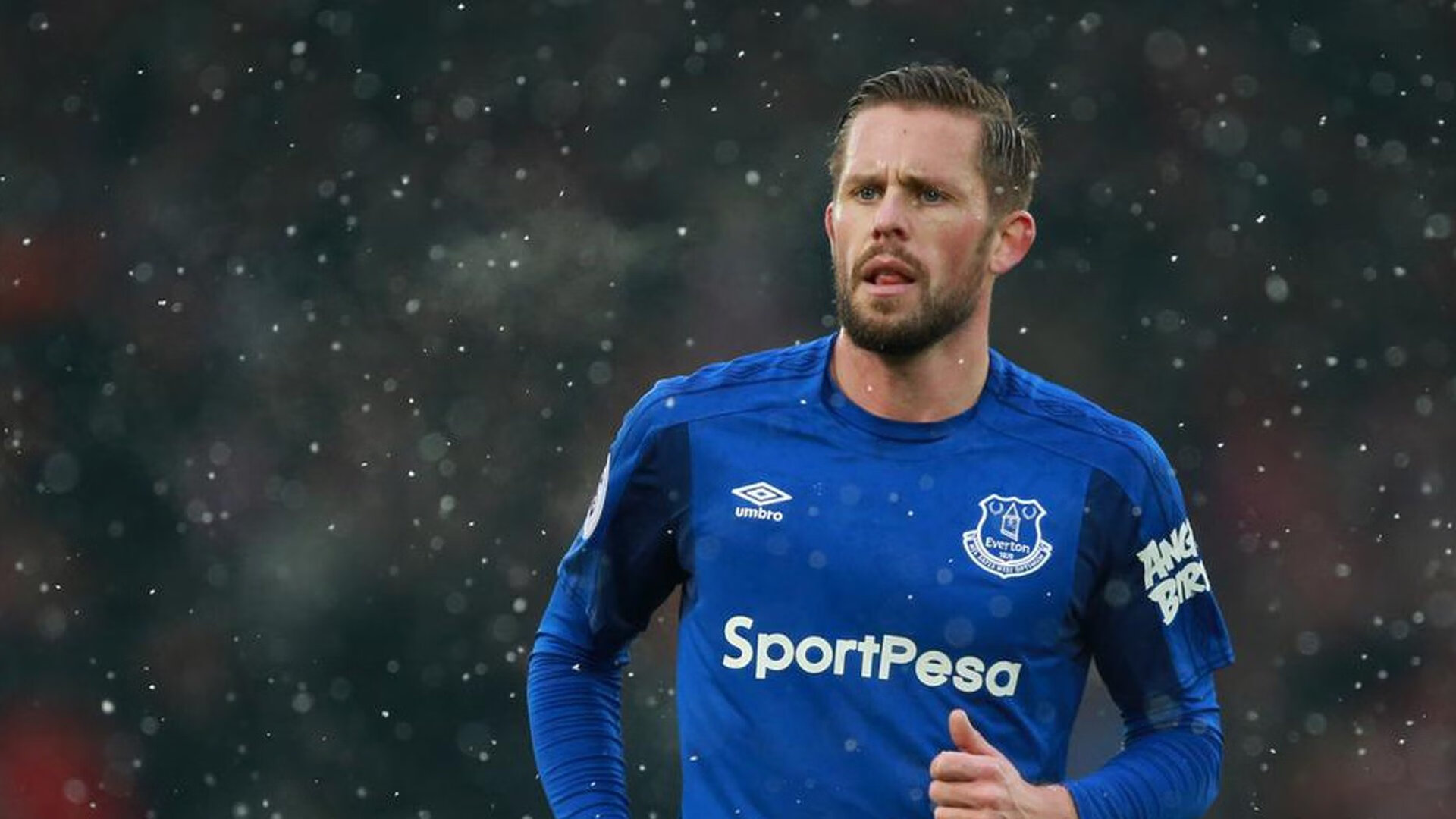 雄鹿对阵北京队，霍勒迪在焦点战中证明自己