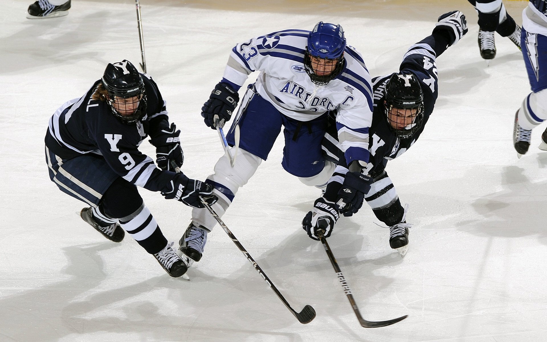 封锁卡塔尔与英超接管，当皇家社会战术遇上莫德里奇的争冠时刻